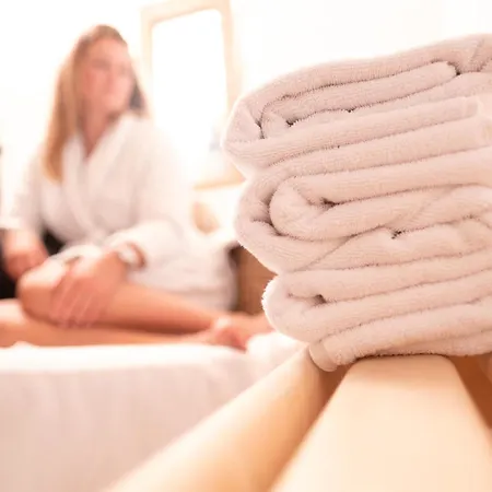 Dennenheuvel Hotel 4*