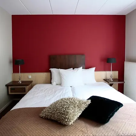 Dennenheuvel Hotel 4*